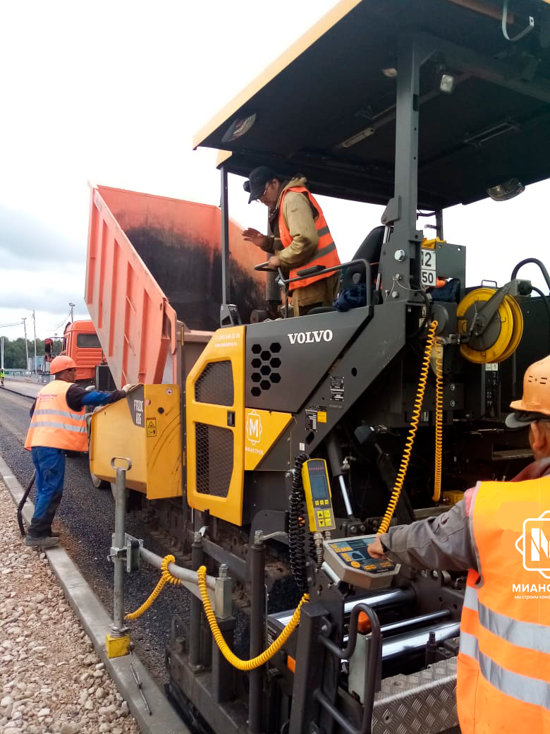 укладка асфальта асфальтоукладчиком укладка асфальта; асфальтирование; асфальтировка